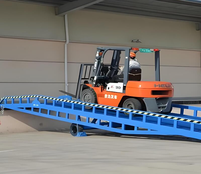 邹平移动式卸货平台（叉车用）
